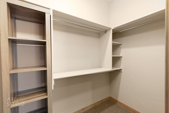 Building Photo - Shadow Mountain 3-Bedroom, 2-Bathroom Home...