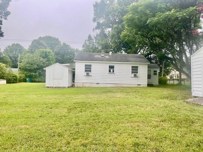 Building Photo - Welcome to this Beautiful Newly Renovated ...