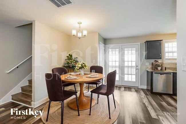 Building Photo - 305 Peterson Ln