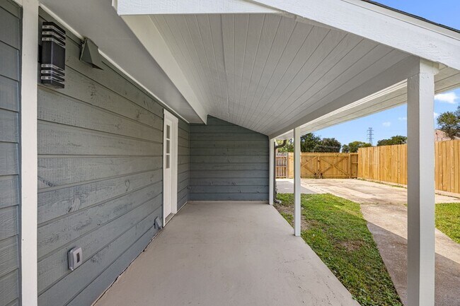 Building Photo - 2926 Meadowcreek Dr