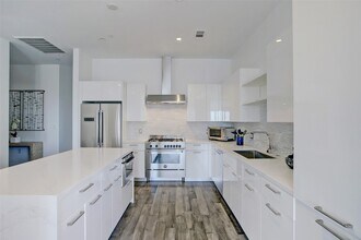 Building Photo - 1211 Caroline St