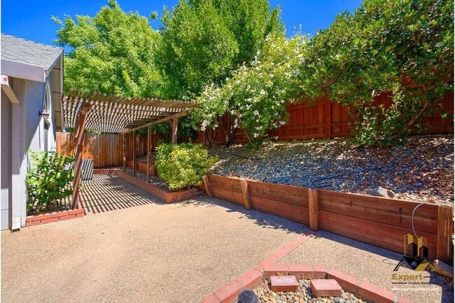 Building Photo - 8449 Bramble Bush Cir