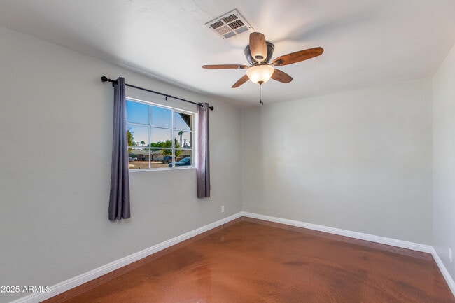 Building Photo - 1812 S Shafer Dr