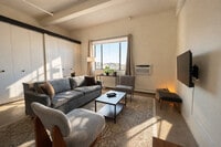 Building Photo - 823 N 2nd St