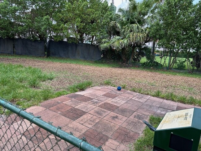 Building Photo - 160 Yacht Club Way