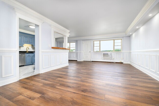 Building Photo - 25 Cartright St