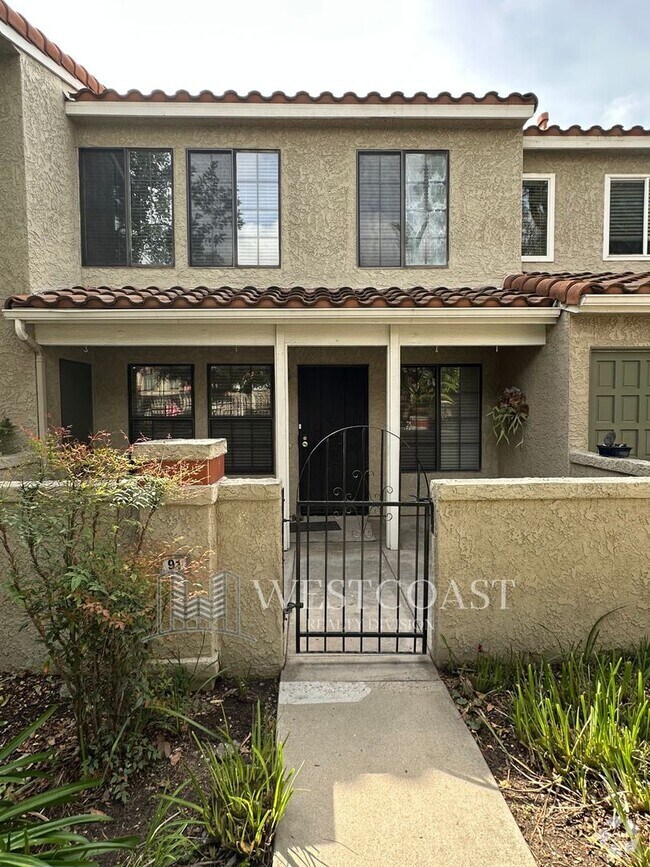 Building Photo - ***$500-OFF Move In Special**** Charming U...