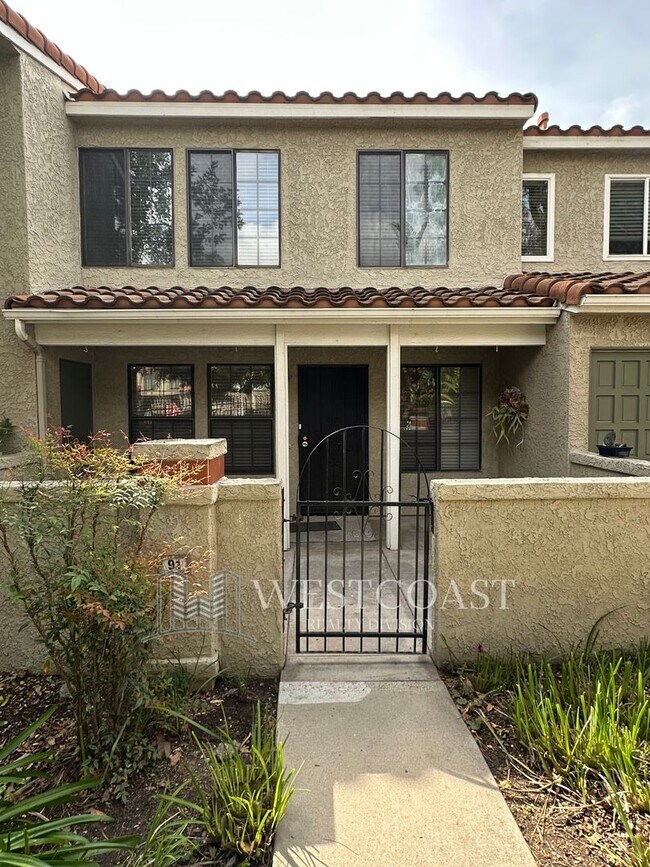 Primary Photo - ***$500-OFF Move In Special**** Charming U...