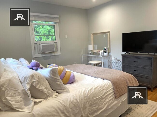 Building Photo - 4 bedroom in Brighton MA 02135