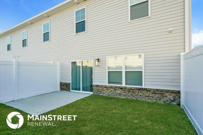 Building Photo - 2053 N Sarah Dr