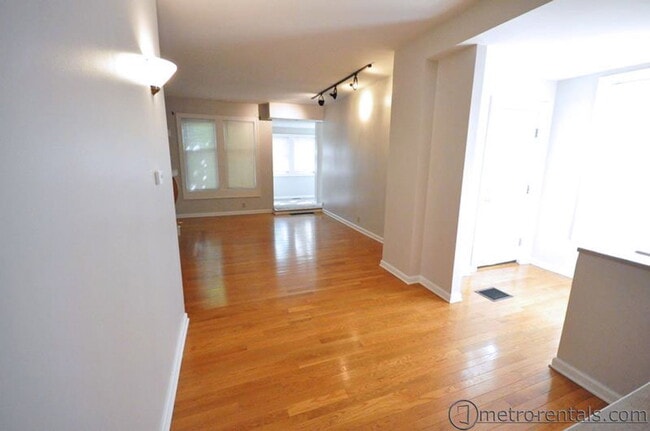 Building Photo - 1237 Indianola Ave