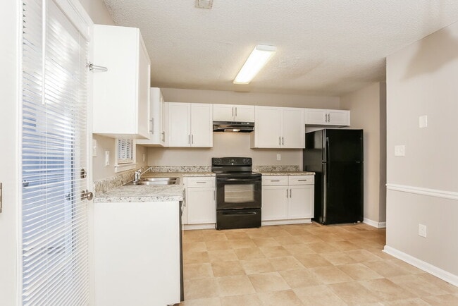Building Photo - 1699 Winchester Way SE