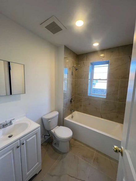 Building Photo - 559 Broadway