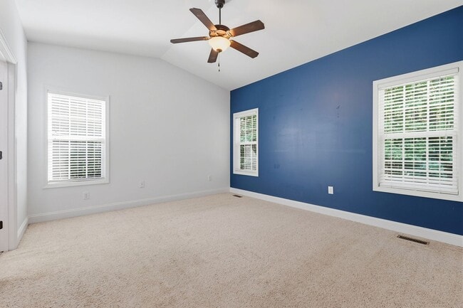 Building Photo - 80 Valor Cir
