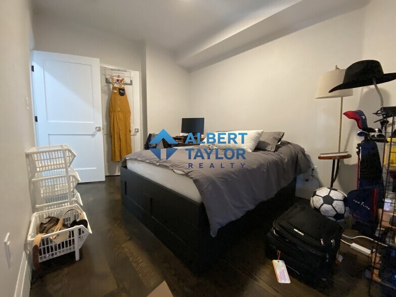 Building Photo - 9 Strathmore Rd