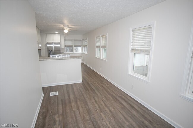 Building Photo - 84 Thames Ave