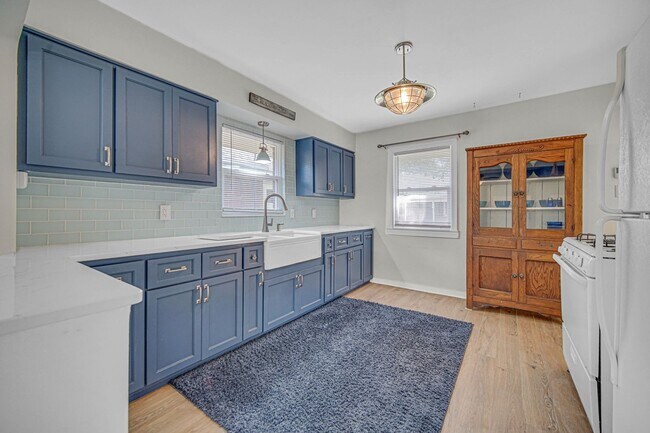 Building Photo - Charming Custom Home in Miller Beach!