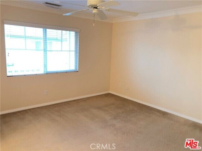 Building Photo - 9497 Jack Rabbit Dr