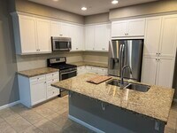 Building Photo - 305 MacArthur Way