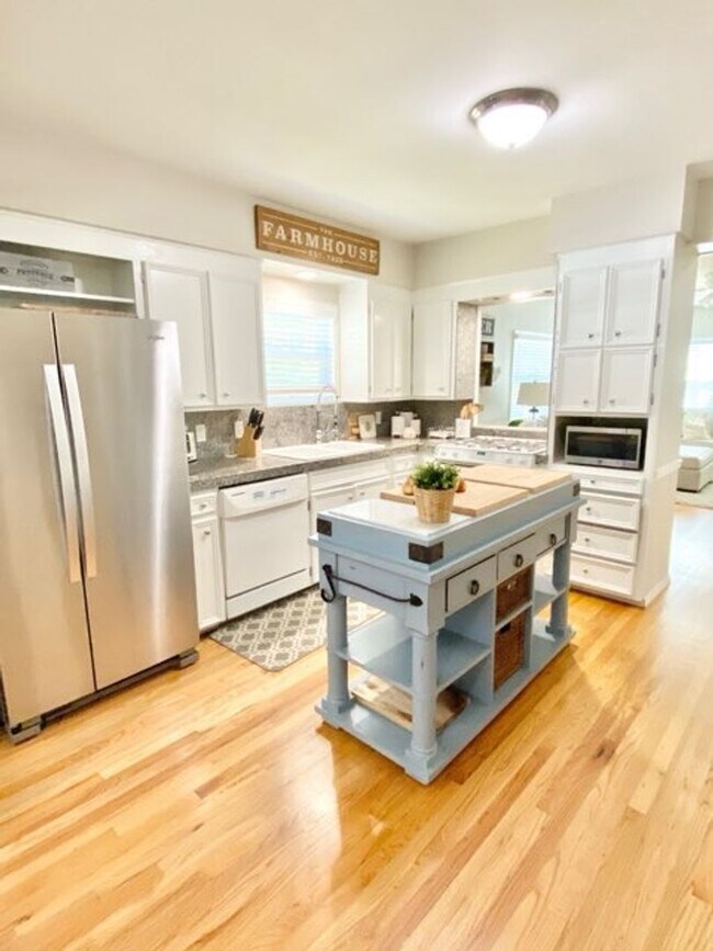 Building Photo - 2Bd/1Ba Issaquah House