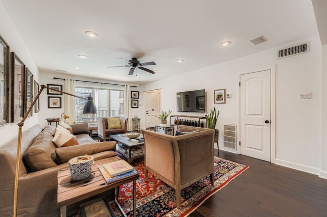 Building Photo - Downtown Austin 2 BD/ 2.5 BA Condo For Lease!