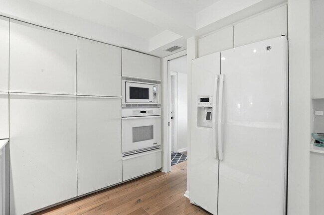 Building Photo - 3951 Gulf Shore Blvd N