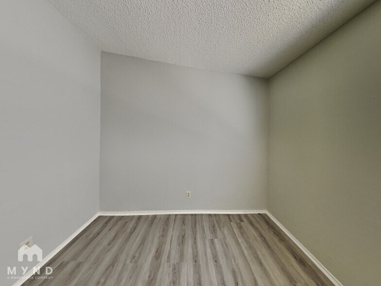 Building Photo - 1221 S Christy Ln