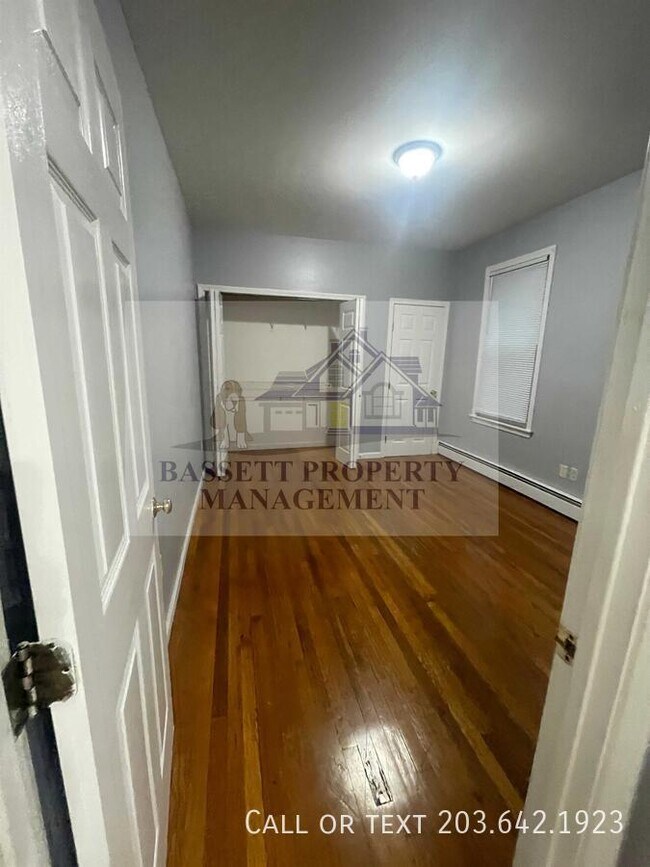 Building Photo - 25 Cumley St