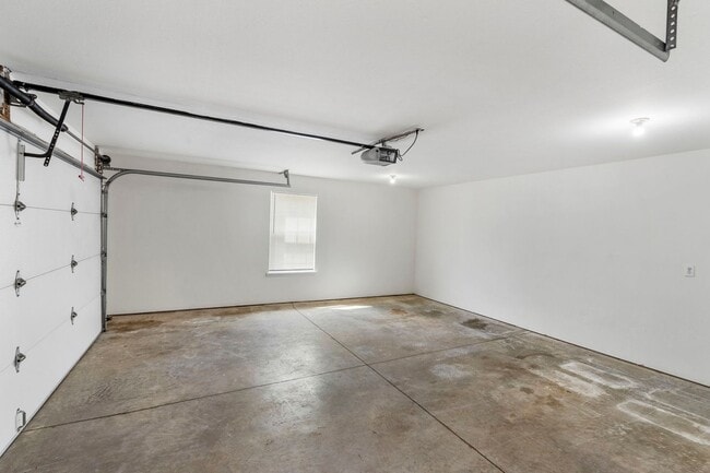 Building Photo - 1725-1727 Louise Cir.