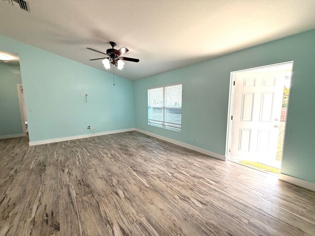 Building Photo - 15859 68th Ct N