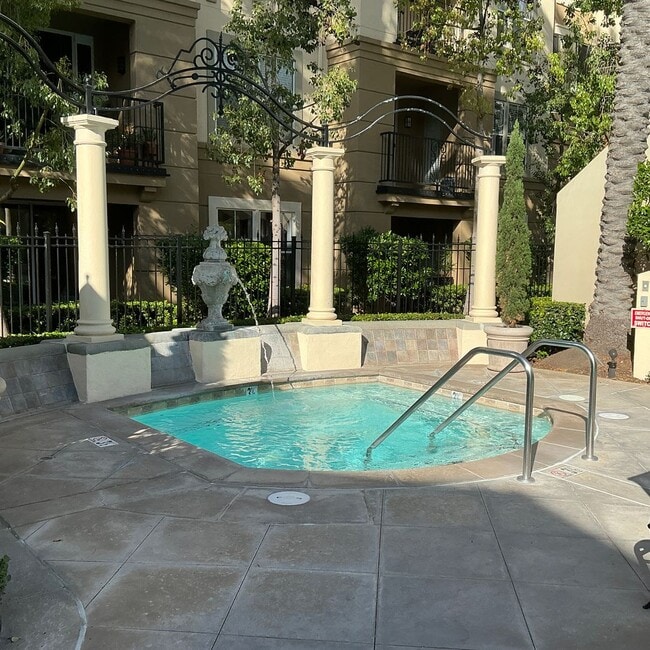 Building Photo - For Lease ~ 1 Bedroom 1 Bath 4th Floor Watermarke Condo in Irvine