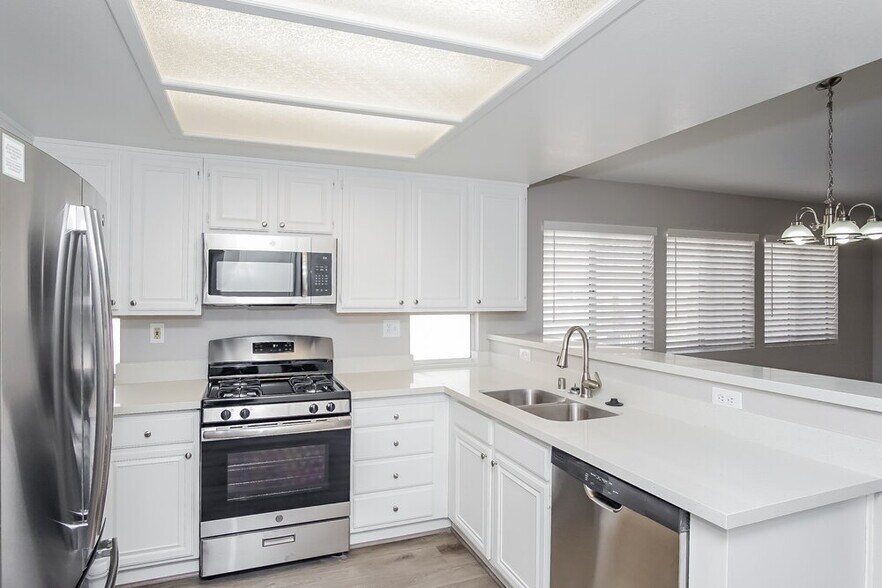 Building Photo - 4400 Sandhorse Ct