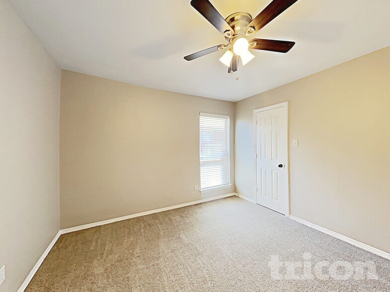 Building Photo - 5004 Saddlehorn Dr