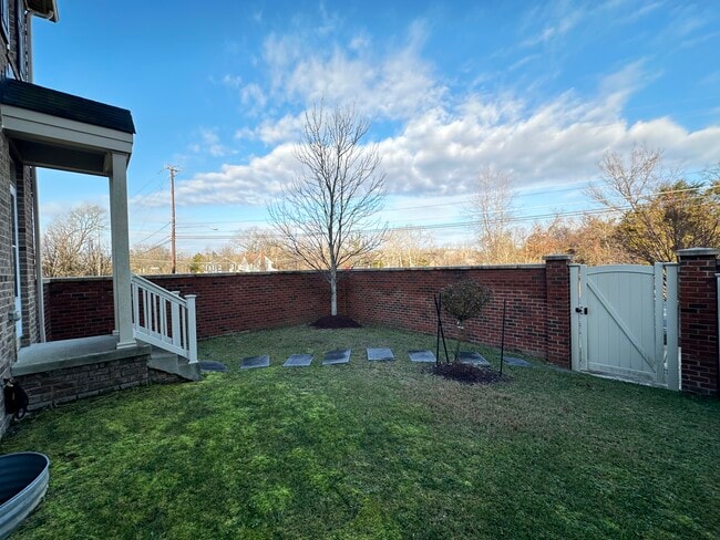 Building Photo - 2437 Baileys Pond Rd