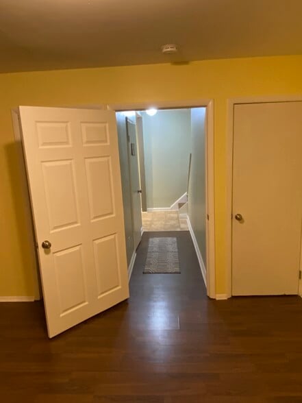 Leaving room, into hallway - 8371 Stationhouse Ct