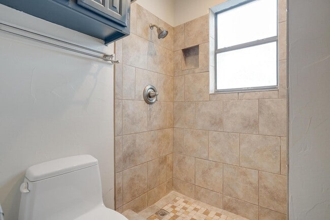 Building Photo - Beautiful 3 Bed, 2 Bath Home in Well Established Holiday West Neighborhood W /Pool and Pool Servi...