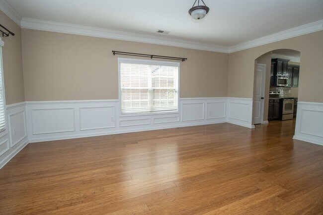 Building Photo - Elegant All-Brick 4 Bedroom Home on a Quie...