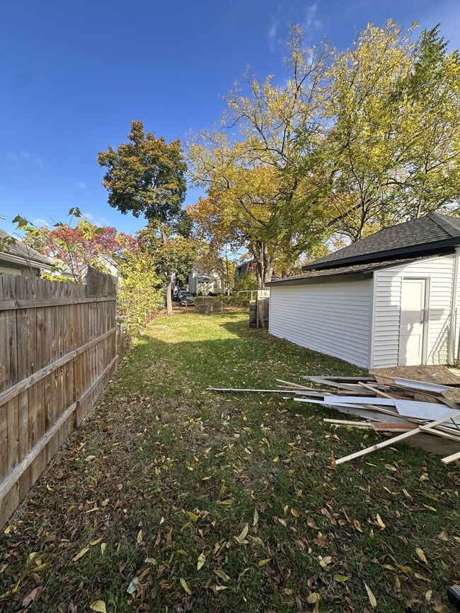 Building Photo - 1023 Bement St