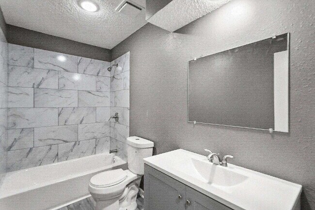 Building Photo - Spacious and updated townhome in Olathe!  1st month is Free!*