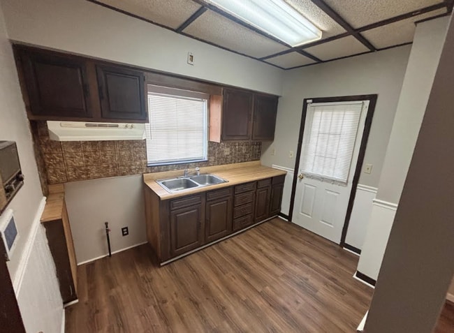 Building Photo - 2-Bedroom Apartment Available