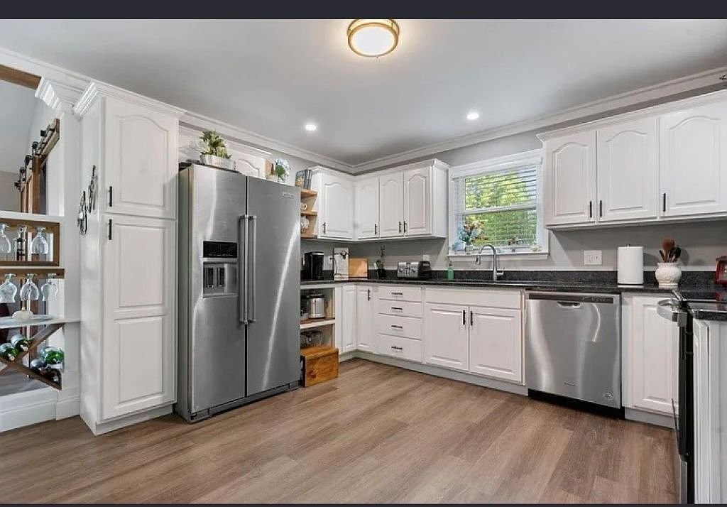 Building Photo - 3704 Hilldale Dr NE