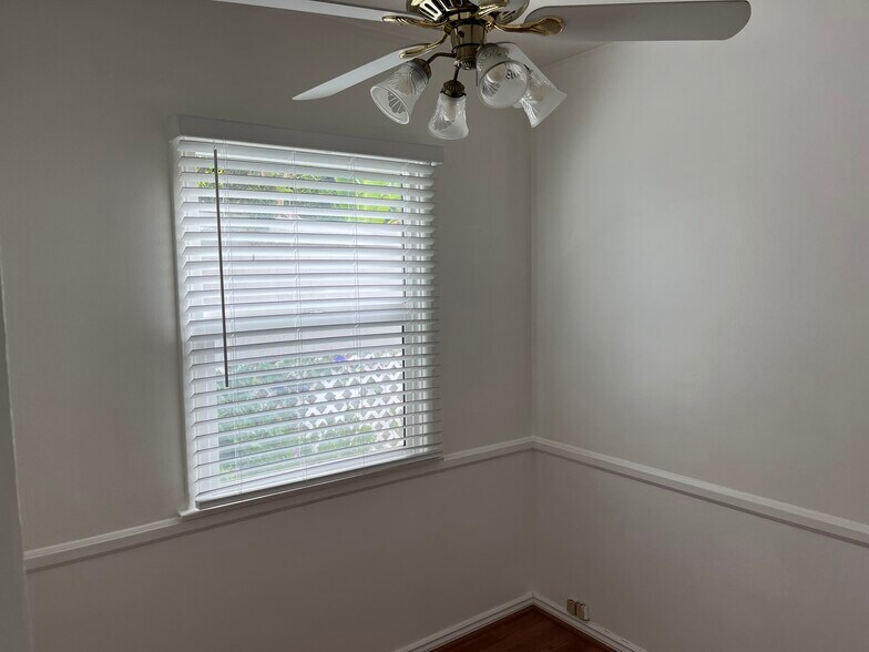 Building Photo - 511 Broadway St