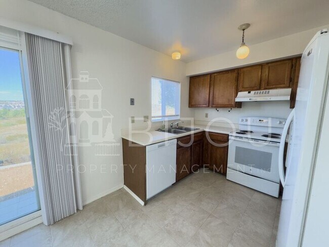 Building Photo - 6470 Chantilly Pl