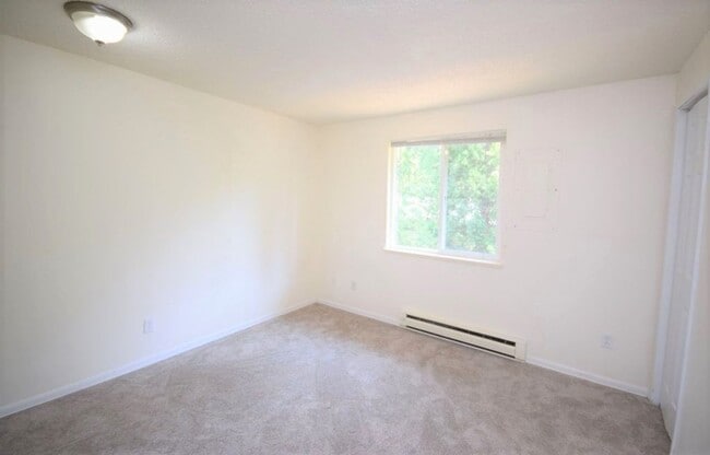 Building Photo - Updated 2 Bed Condo in Prime Location!