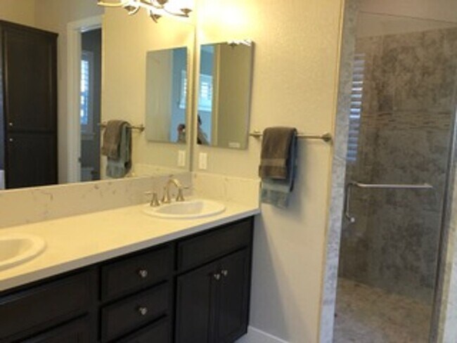 Building Photo - Stunning 3 Bedroom 2 Bath in Fair Oaks, CA