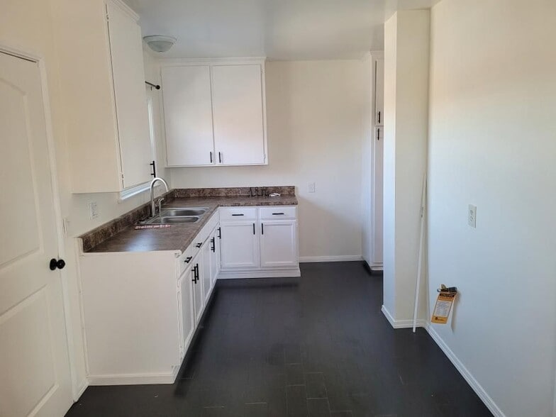 Building Photo - 966 Holly St