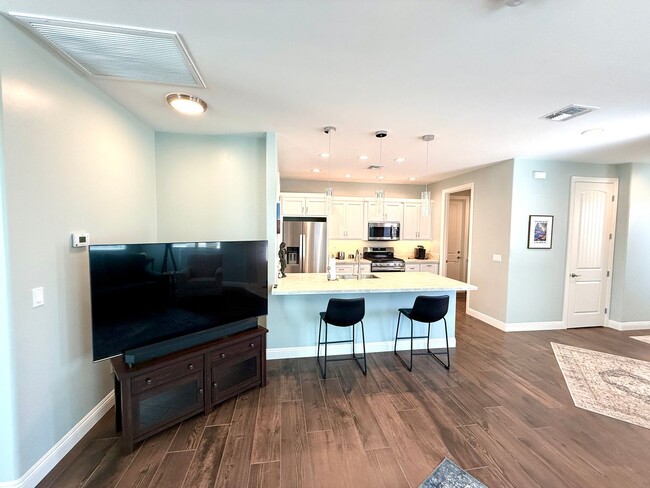 Building Photo - Beautiful Furnished 2 Bedroom Home in the ...