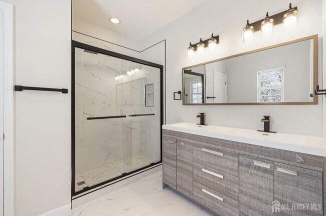 Building Photo - 102 Forest Dr