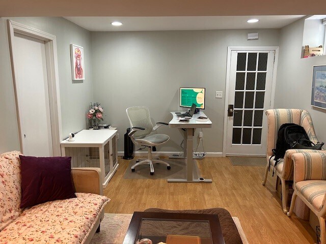 entrance/living room - 37 Moraine St