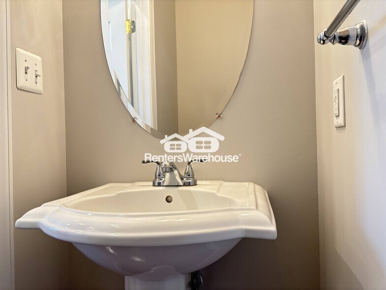 Building Photo - 3511 Carriage Walk Ln